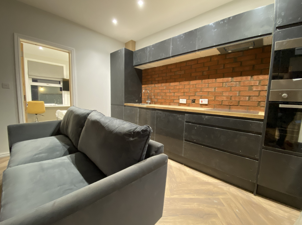 Flat-3-Lenton-Blvd-Kitchen-3-1.png