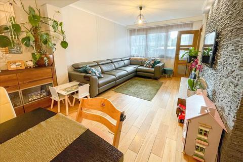 2 bedroom end of terrace house for sale, The Drive, Feltham, Middlesex, TW14