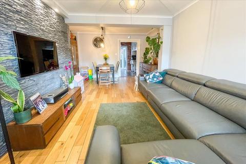 2 bedroom end of terrace house for sale, The Drive, Feltham, Middlesex, TW14