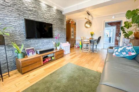 2 bedroom end of terrace house for sale, The Drive, Feltham, Middlesex, TW14