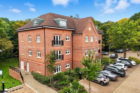 2 bedroom flat for sale, Crescent Drive, Shenfield