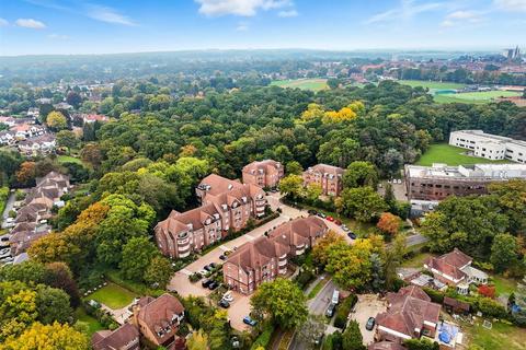 2 bedroom flat for sale, Crescent Drive, Shenfield