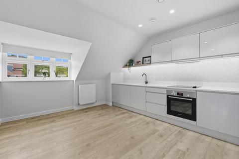 2 bedroom flat for sale, Crescent Drive, Shenfield