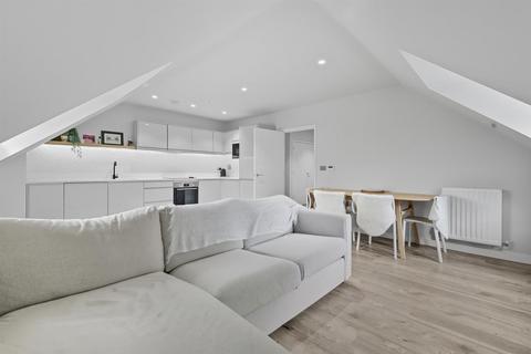 2 bedroom flat for sale, Crescent Drive, Shenfield