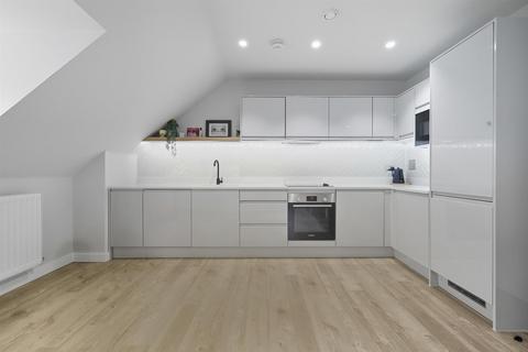 2 bedroom flat for sale, Crescent Drive, Shenfield