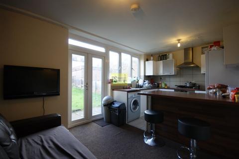 3 bedroom terraced house to rent, Umberslade Road, Birmingham B29