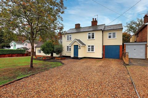 4 bedroom semi-detached house for sale, The Street, Bradwell