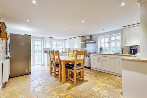 4 bedroom semi-detached house for sale, The Street, Bradwell