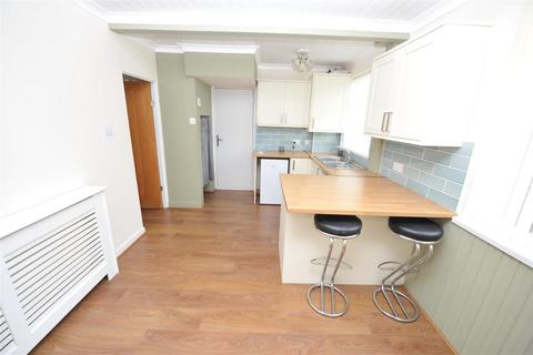 61 Leeds Road, Eccleshill, Bradford, BD2 3BA