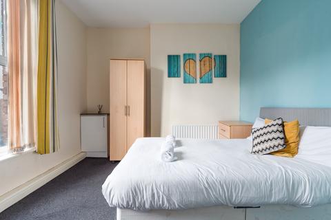 3 bedroom flat to rent, Heaton Road, Newcastle Upon Tyne NE6