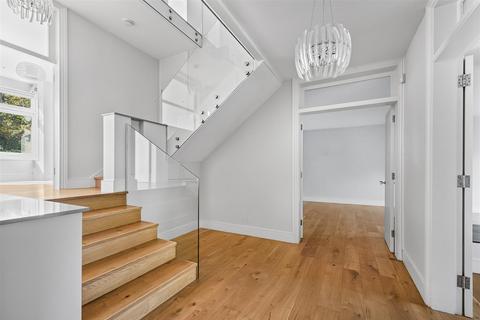 5 bedroom house for sale, Cenacle Close, Hampstead, NW3