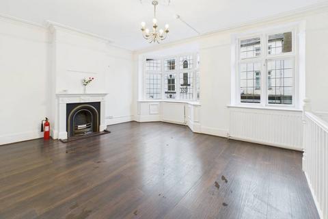 3 bedroom apartment to rent, St. John Street, Ashbourne, Derbyshire, DE6 1GH