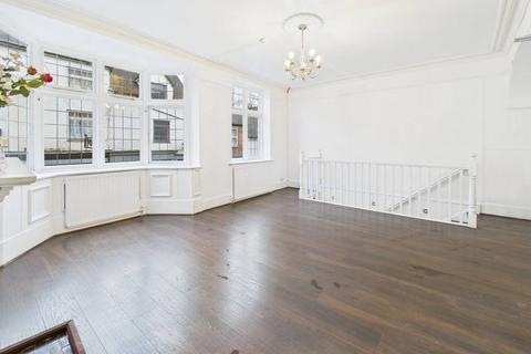 3 bedroom apartment to rent, St. John Street, Ashbourne, Derbyshire, DE6 1GH
