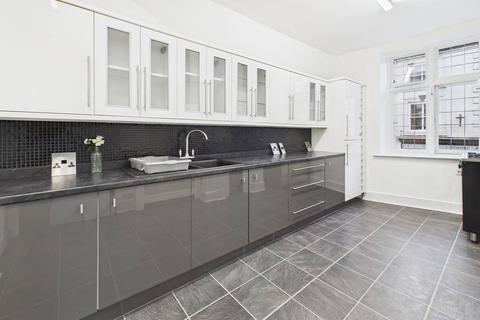 3 bedroom apartment to rent, St. John Street, Ashbourne, Derbyshire, DE6 1GH
