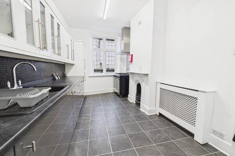 3 bedroom apartment to rent, St. John Street, Ashbourne, Derbyshire, DE6 1GH