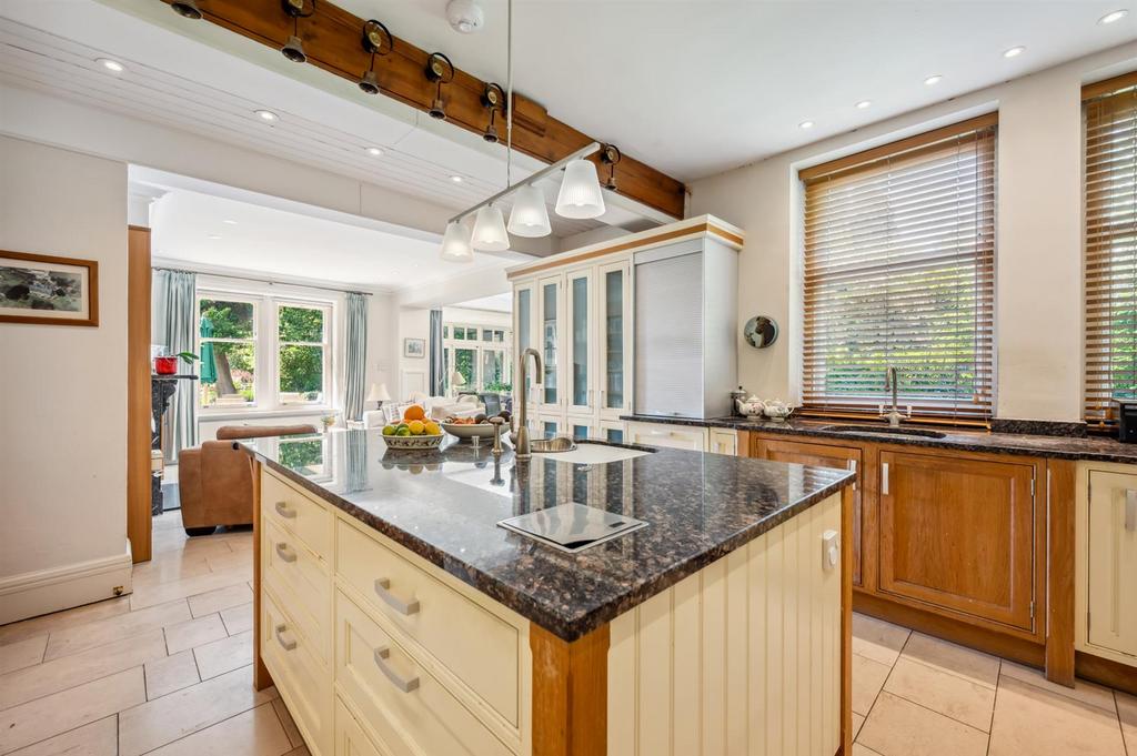 Kitchen island.jpg