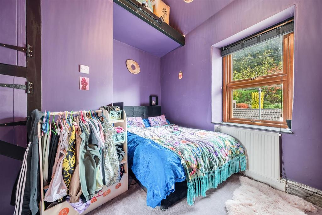 Bedroom to front window.jpg