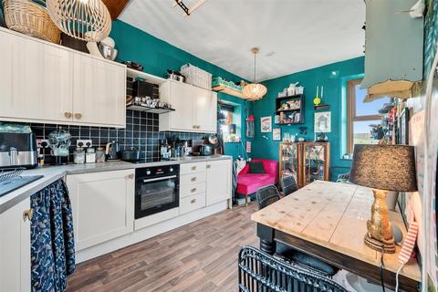 1 bedroom end of terrace house for sale, Hackney Road, Hackney DE4