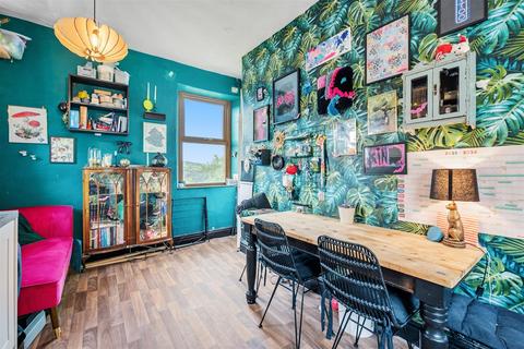 1 bedroom end of terrace house for sale, Hackney Road, Hackney DE4