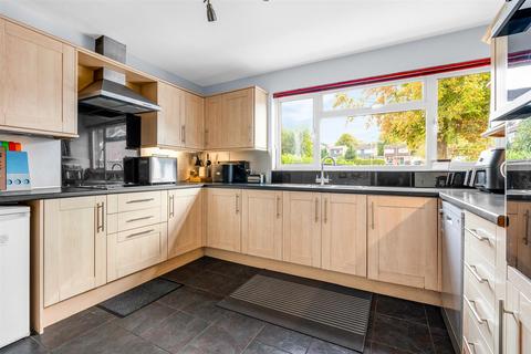 5 bedroom link detached house for sale, The Chase, Welwyn