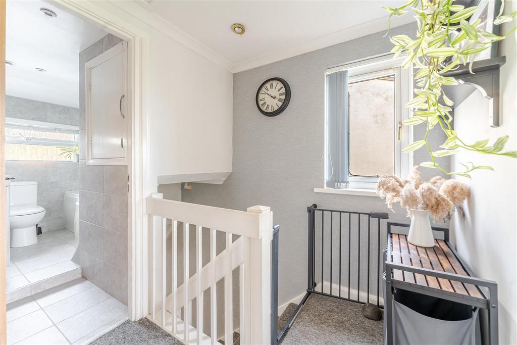 5 Church Court, Church Road, Redhill BS40 5 SG 15.j