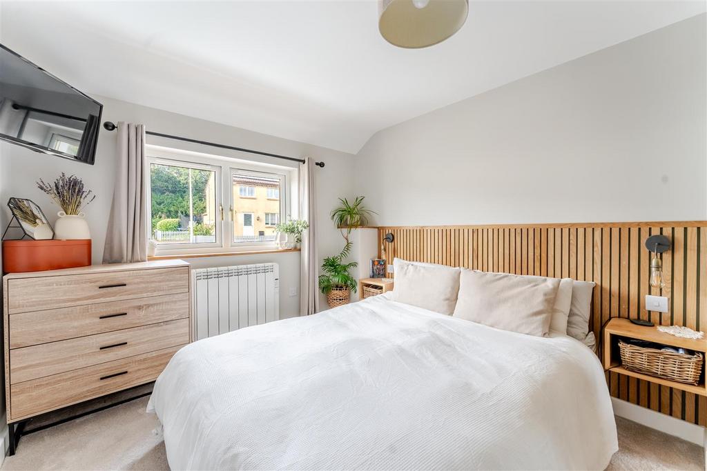 5 Church Court, Church Road, Redhill BS40 5 SG 19.j