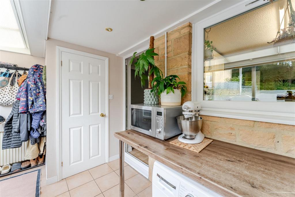 5 Church Court, Church Road, Redhill BS40 5 SG 25.j