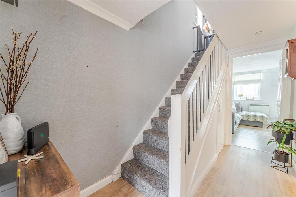 5 Church Court, Church Road, Redhill BS40 5 SG 26.j
