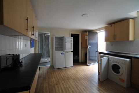 6 bedroom house to rent, Brighton Grove, Newcastle Upon Tyne NE4