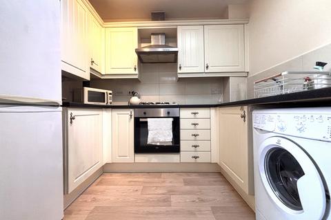 2 bedroom house to rent, Cleveland Road, Swindon SN5