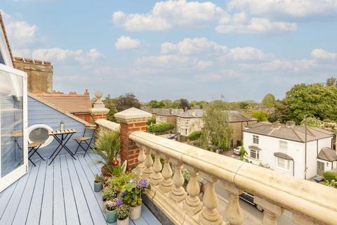 2 bedroom flat to rent, Wilton Crescent, London SW19