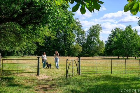 Oakhill, Hildenborough, TN11 9