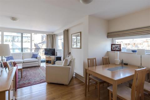 2 bedroom apartment for sale, Wells Street, London W1T