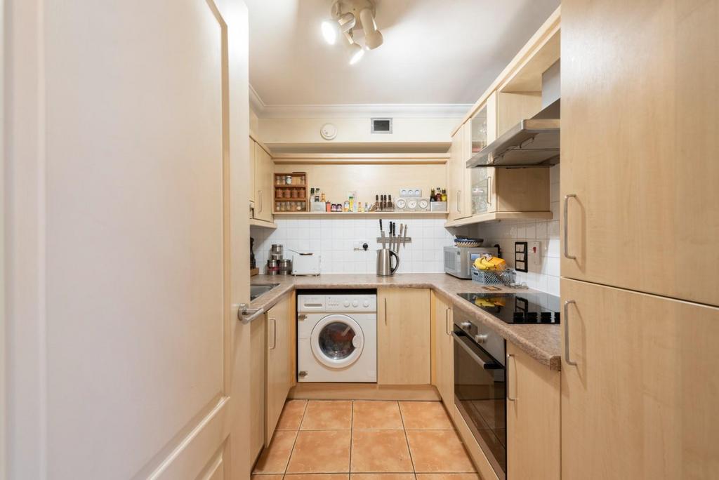 Kitchen (2).jpg
