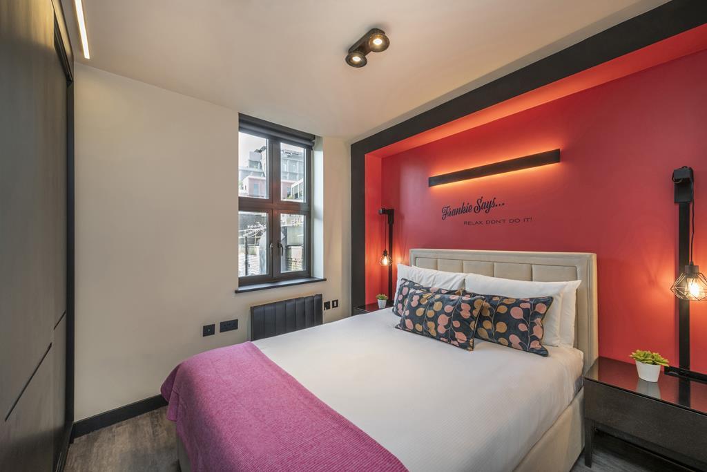 Bedroom (1).jpg
