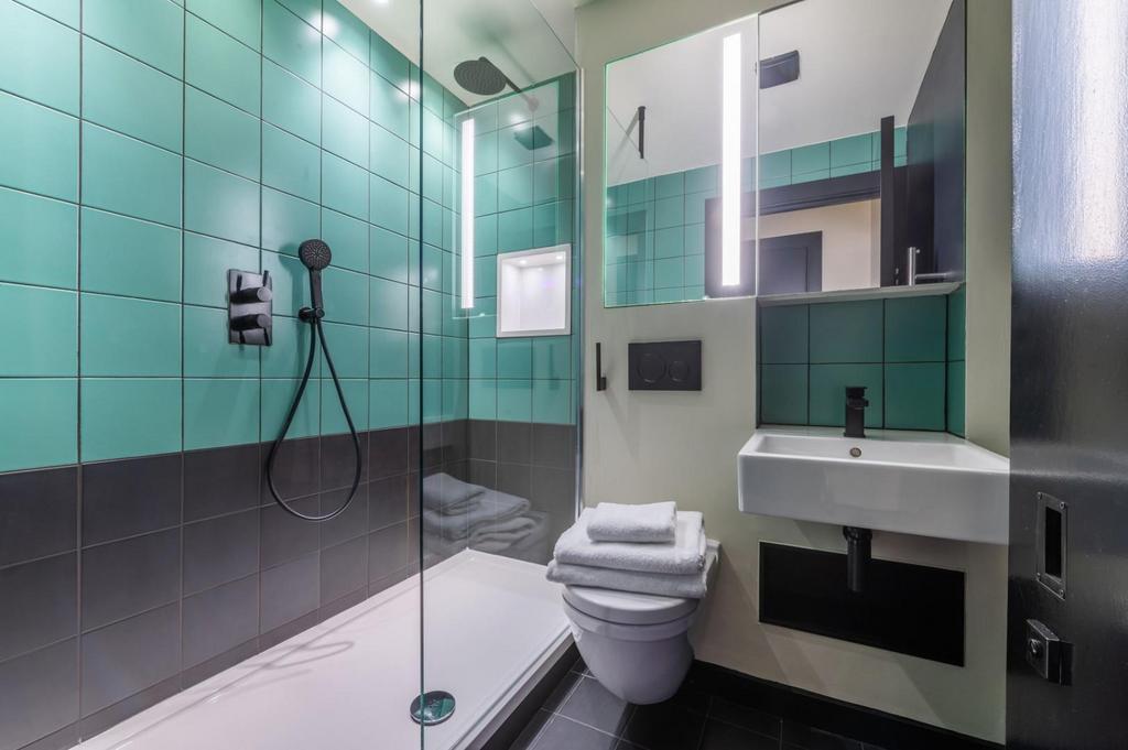 Bathroom(1).jpg