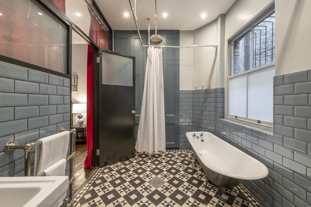 Bathroom (1).jpg