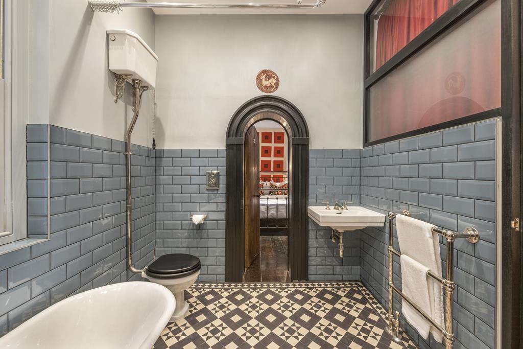 Bathroom (3).jpg