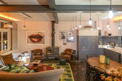 3 bedroom terraced house to rent, Park Street, London SE1