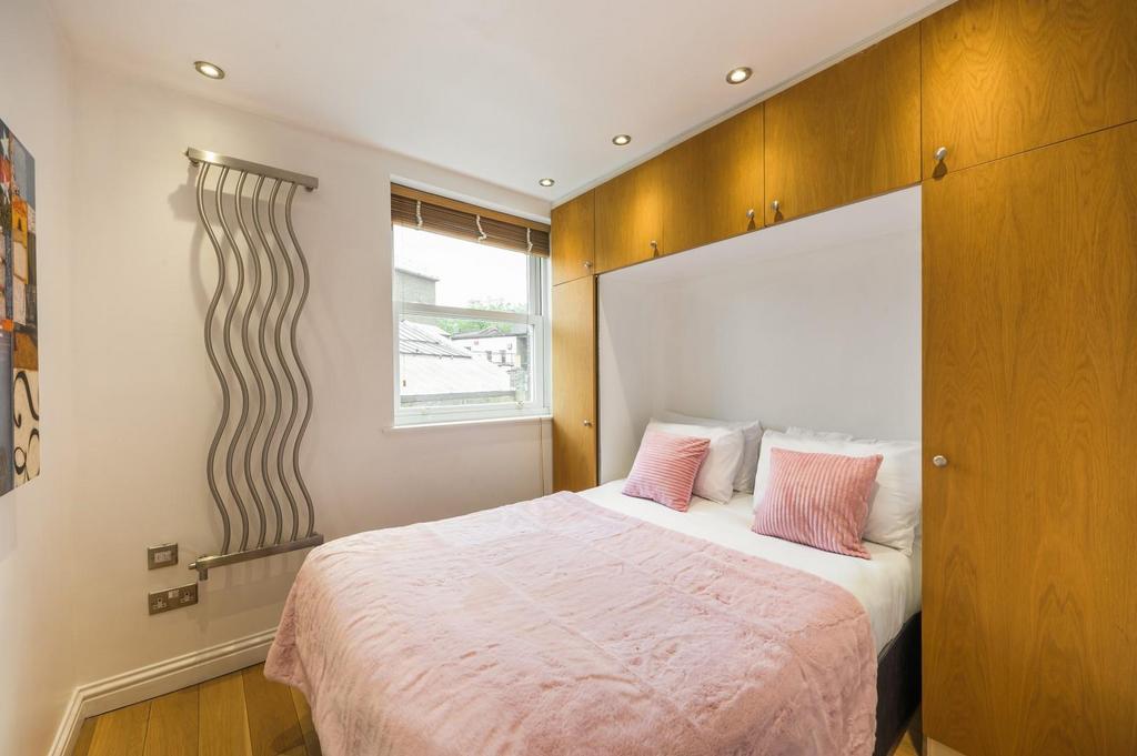 Bedroom (1).jpg