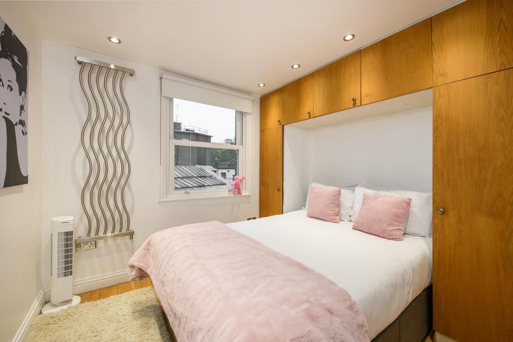 Bedroom (1).jpg