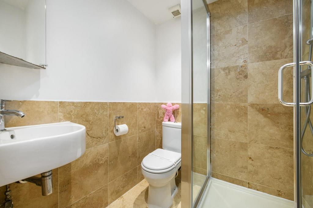 Bathroom (2).jpg