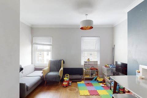 2 bedroom flat to rent, Uxbridge Road, Shepherds Bush, W12 8NL