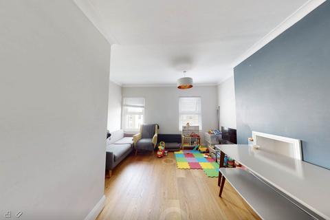 2 bedroom flat to rent, Uxbridge Road, Shepherds Bush, W12 8NL