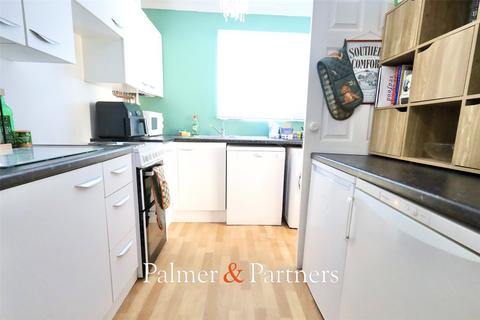 1 bedroom bungalow for sale, The Greenway, Clacton-on-Sea, Essex, CO15