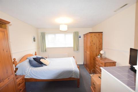 26 Glastonbury Close, Kettering, NN15 5ES