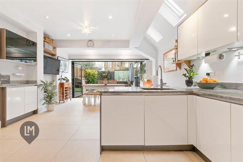 4 bedroom house for sale, Astonville Street, London