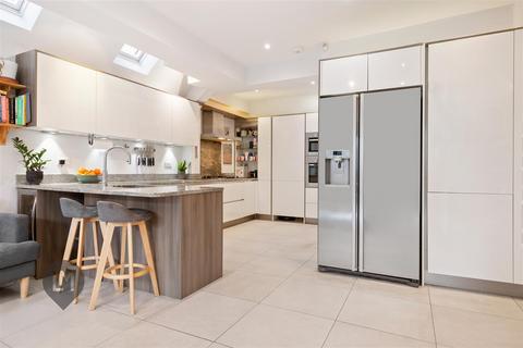 4 bedroom house for sale, Astonville Street, London