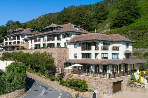 2 bedroom property to rent, 20 La Falaise De Fremont, St John