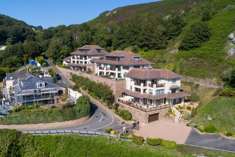 2 bedroom property to rent, 20 La Falaise De Fremont, St John